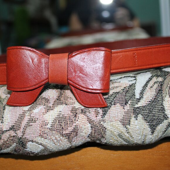 Red Bow Belt - Picture 2 of 4